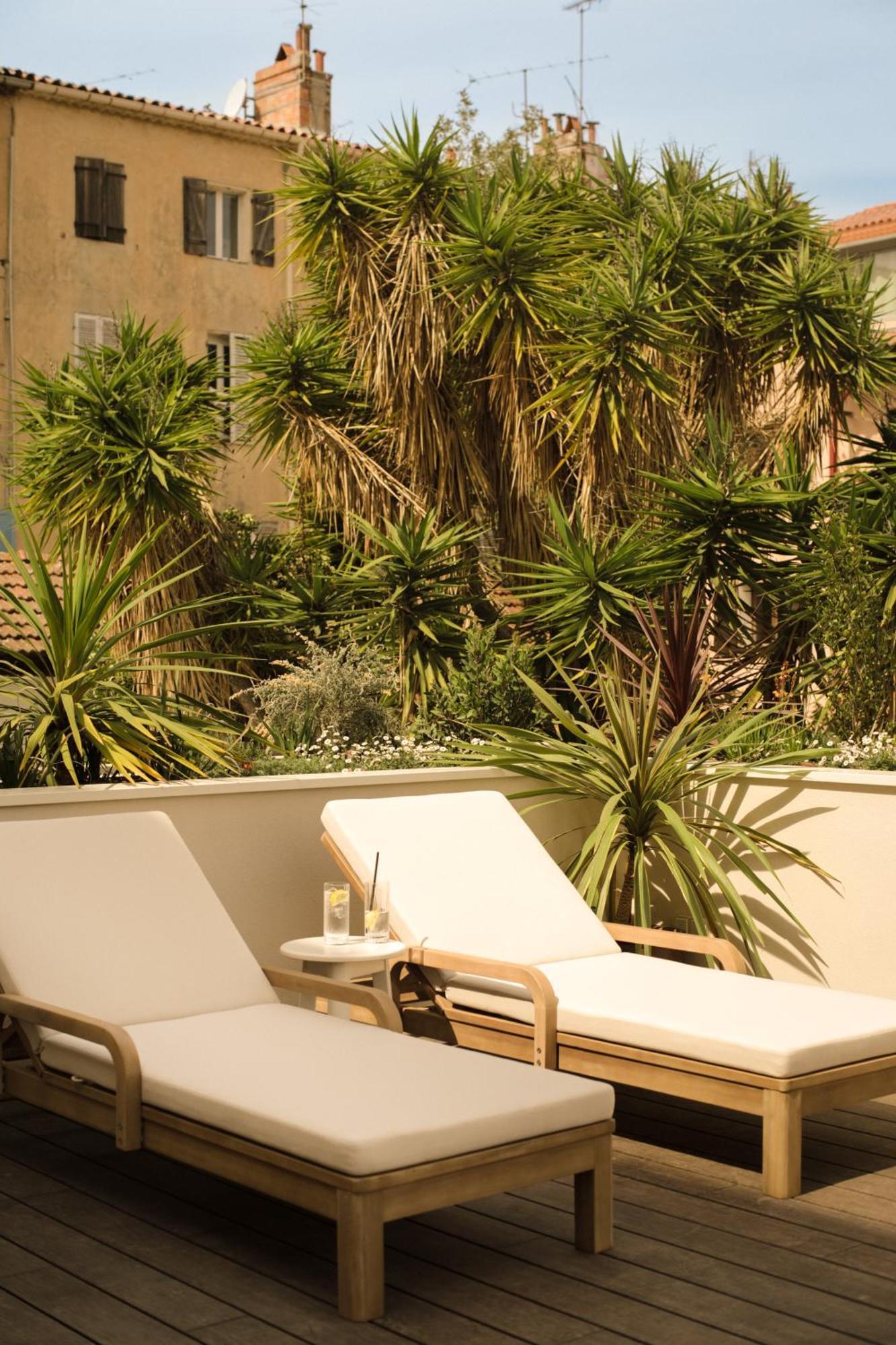 Lilou Hotel Hyeres Exterior photo