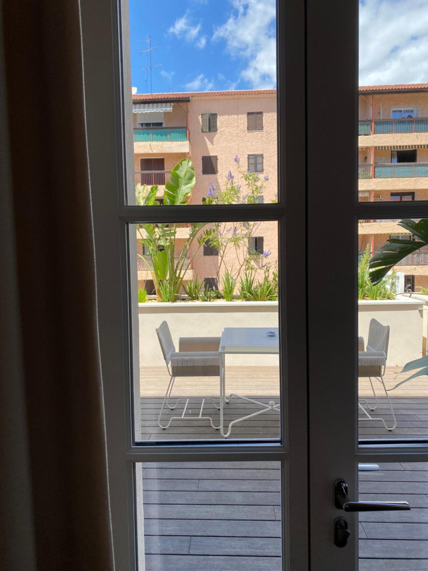 Lilou Hotel Hyeres Exterior photo