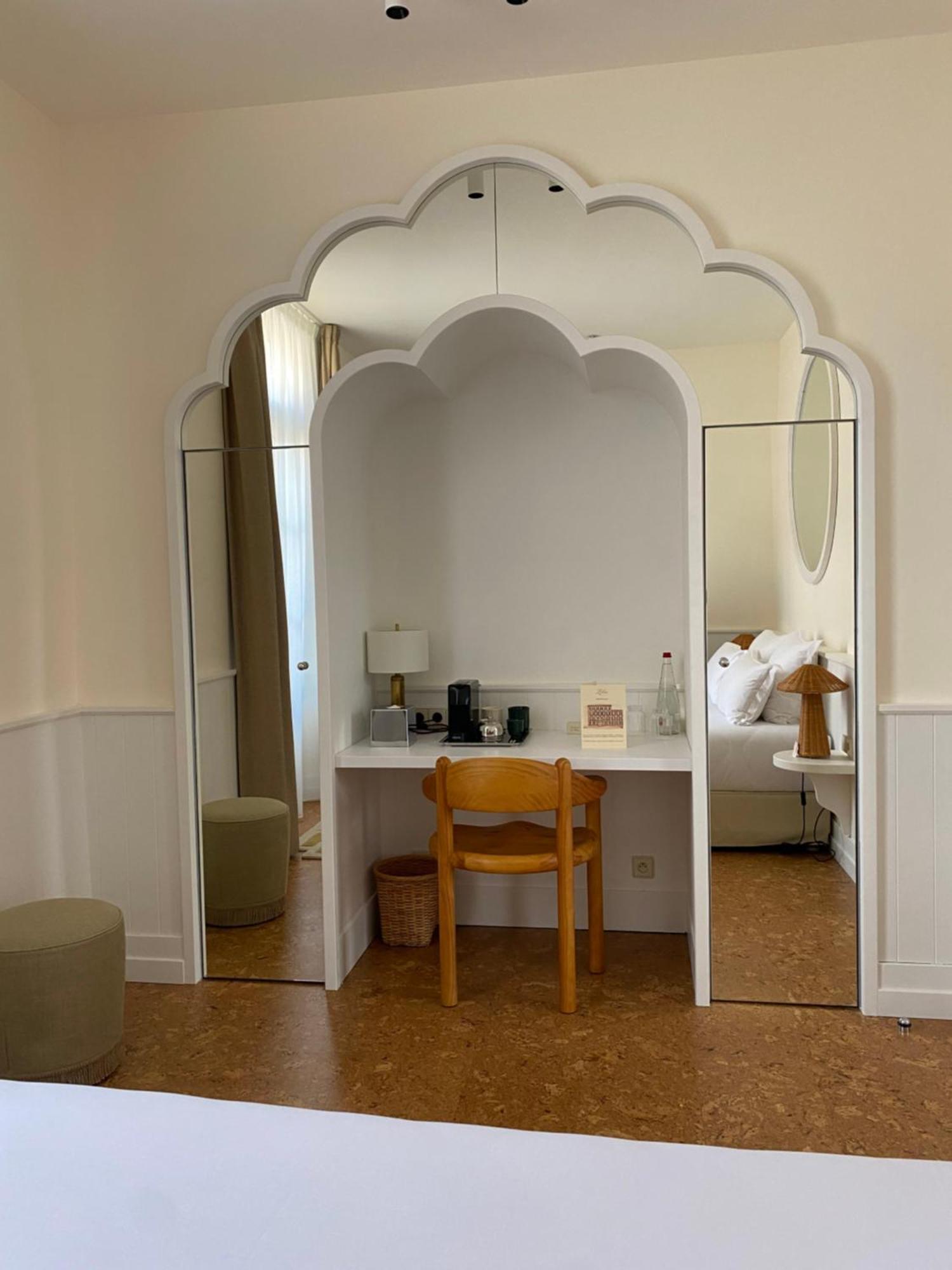Lilou Hotel Hyeres Exterior photo