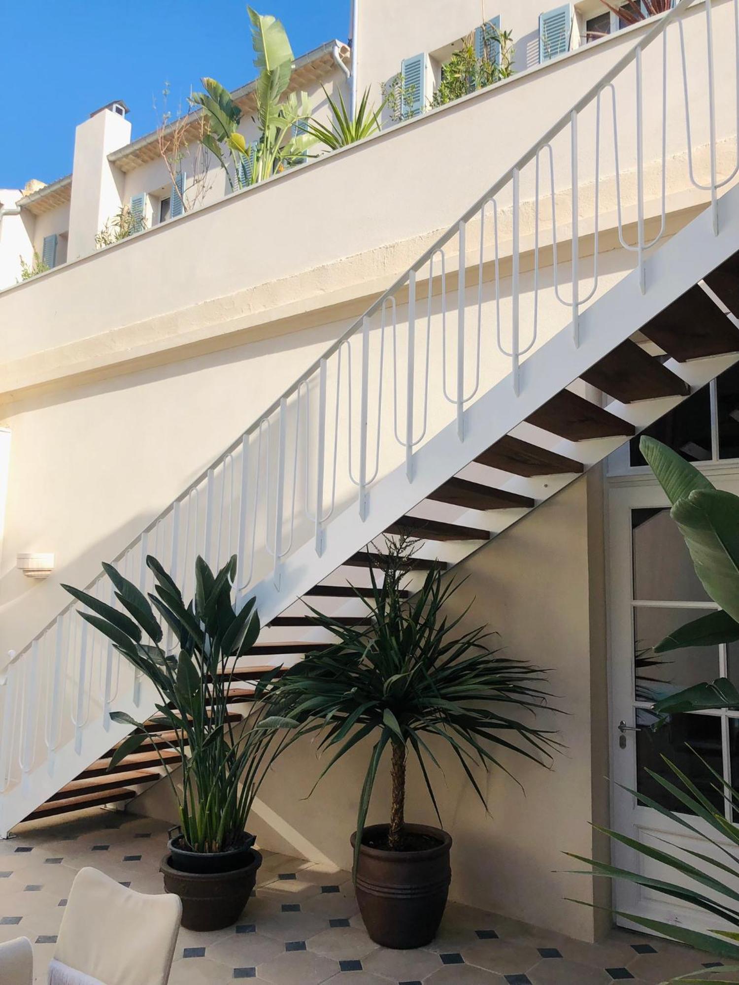 Lilou Hotel Hyeres Exterior photo