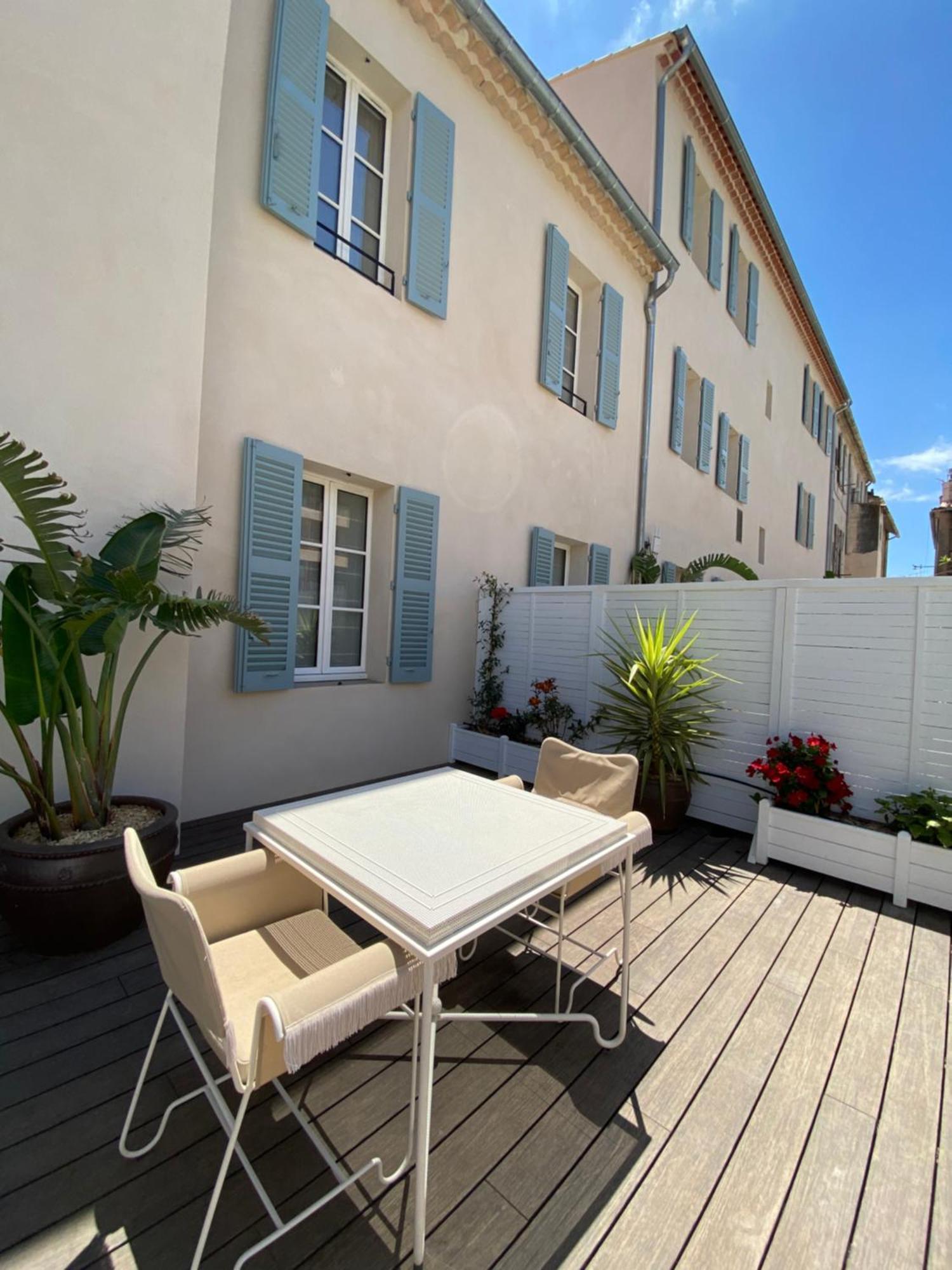 Lilou Hotel Hyeres Exterior photo
