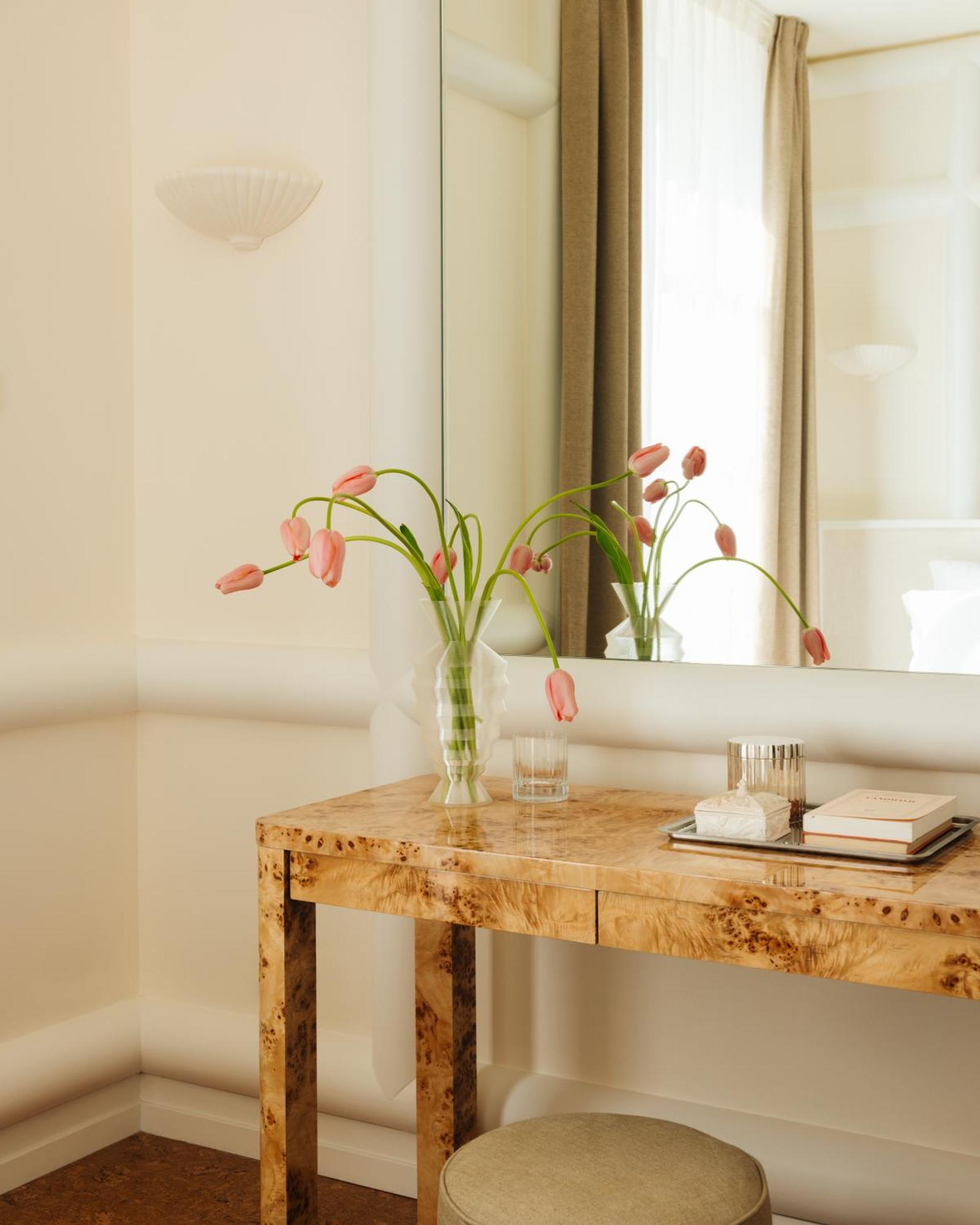 Lilou Hotel Hyeres Exterior photo